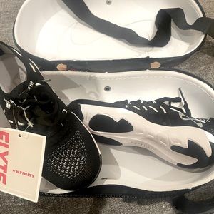 NWT Nfinity Flyte Sz Y13